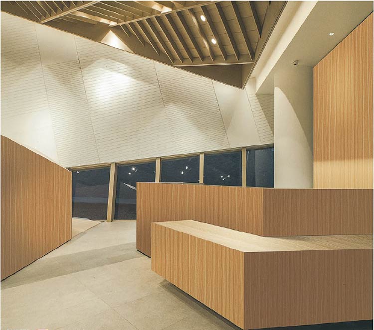 Bagaimana film PVC berperekat dapat merevitalisasi konter etalase Anda?